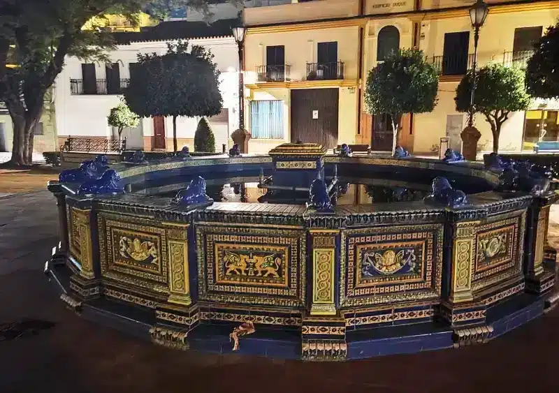 Fuente de la Plaza del Duque de Alcalá de Guadaíra sin la figura del pato. Paloma Castillo