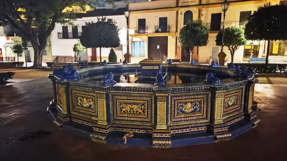 Fuente de la Plaza del Duque de Alcalá de Guadaíra sin la figura del pato. Paloma Castillo