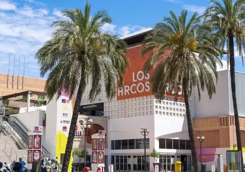 Centro Comercial Los Arcos.