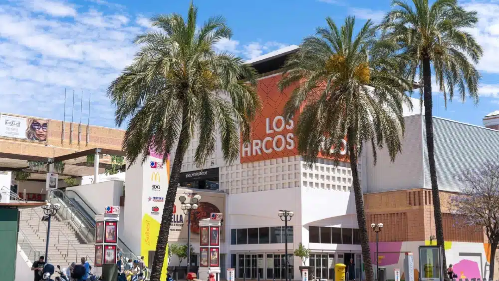 Centro Comercial Los Arcos.