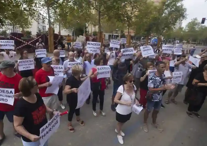 Archivo - Imagen de archivo de una protesta en Sevilla por los fallos de electricidad - Joaquin Corchero - Europa Press - Archivo