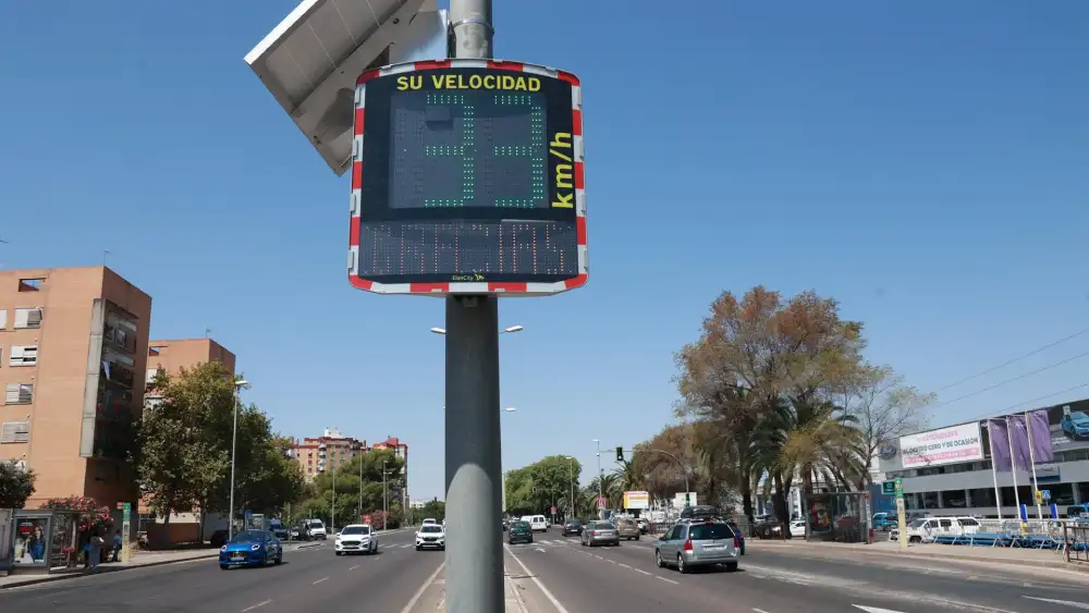 Radar 'pedagógico' en la Avenida de Andalucía de Sevilla. - ROCÍO RUZ - EUROPA PRESS