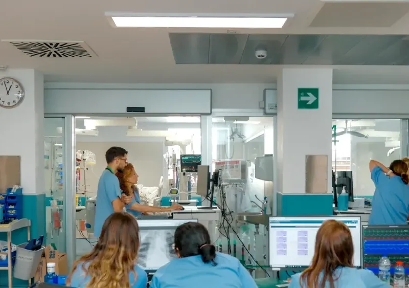 La UCI del Hospital General del Virgen del Rocío de Sevilla. - JUNTA DE ANDALUCÍA