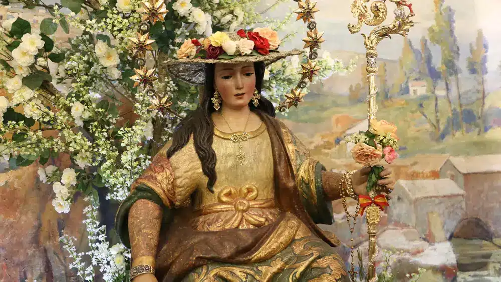 La Divina Pastora quedará expuesta en besamanos en su camarín en la noche del domingo, acto que dio origen a la Romería y que pone el broche de oro a las fiestas de Cantillana (Foto: Hermandad de la Divina Pastora de Cantillana / Alejandro Daza)
