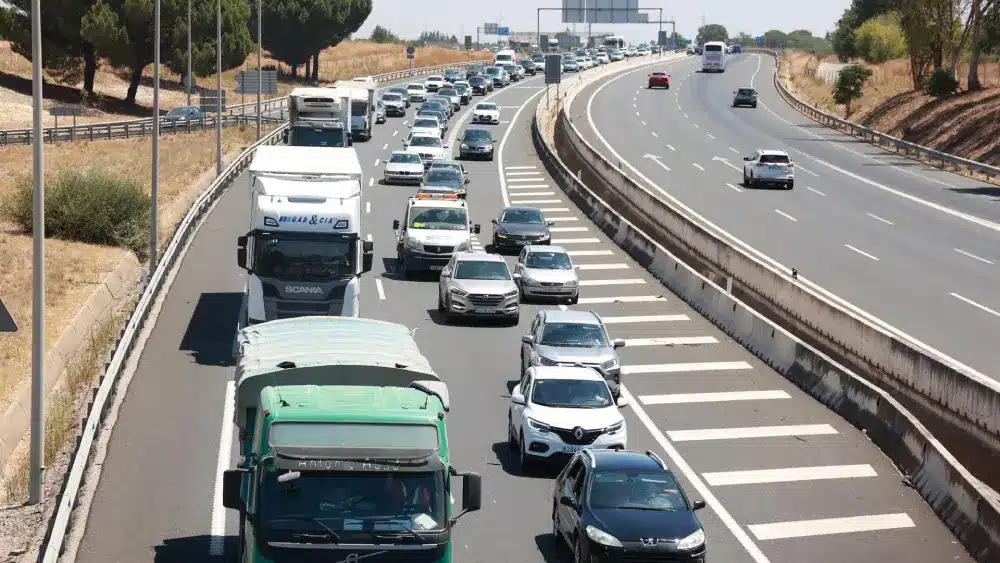 Imagen de un atasco en la A-49 - ROCÍO RUZ / EUROPA PRESS