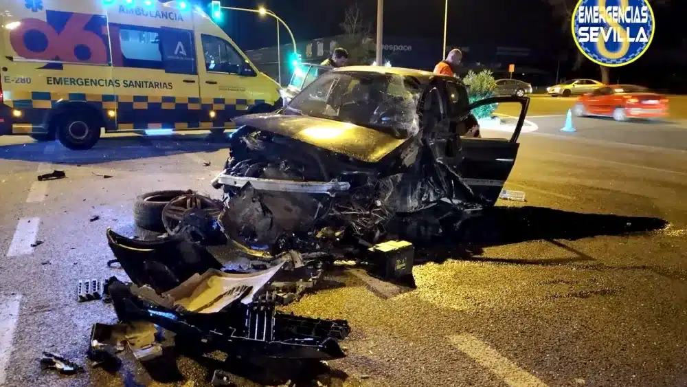 Estado del vehículo implicado tras el accidente. - AYUNTAMIENTO DE SEVILLA