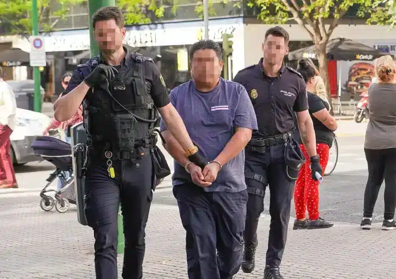 Archivo - El acusado Alfredo G.C., (c) detenido por matar presuntamente a su expareja entrando al juzgado para declarar ante el juez - Francisco J. Olmo - Europa Press - Archivo