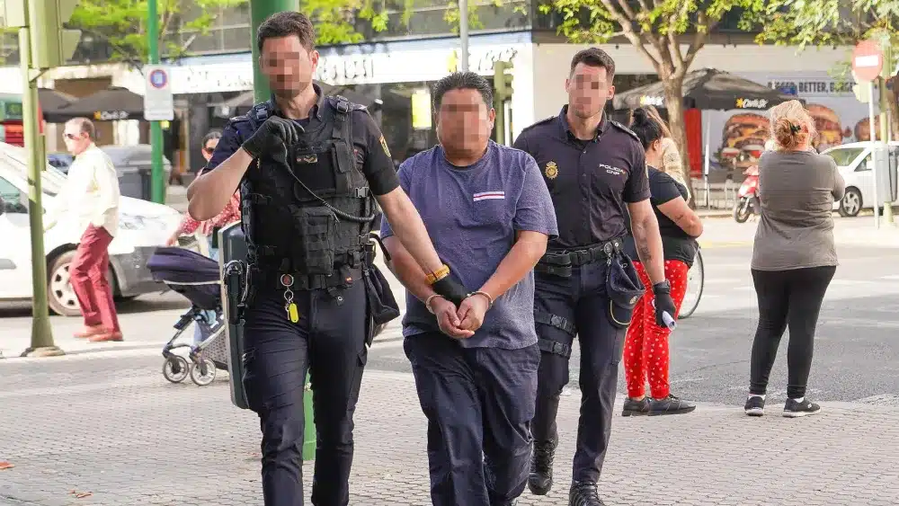 Archivo - El acusado Alfredo G.C., (c) detenido por matar presuntamente a su expareja entrando al juzgado para declarar ante el juez - Francisco J. Olmo - Europa Press - Archivo