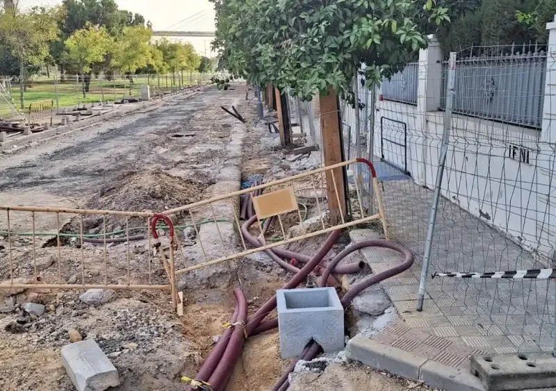 Imagen de las obras de la calle Ifni - LA ASOCIACIÓN PARQUE VIVO DEL GUADAÍRA
