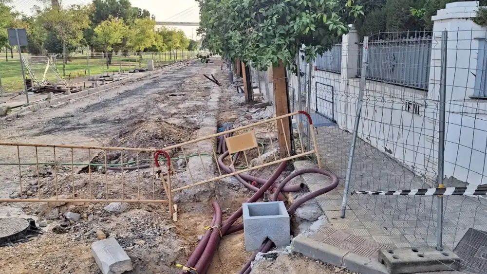Imagen de las obras de la calle Ifni - LA ASOCIACIÓN PARQUE VIVO DEL GUADAÍRA
