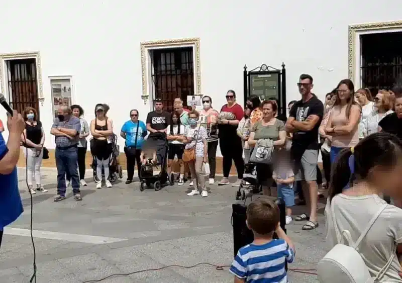 Archivo - Imagen de una concentración anterior en Morón en demanda de avances en la investigación del caso - LN - Archivo