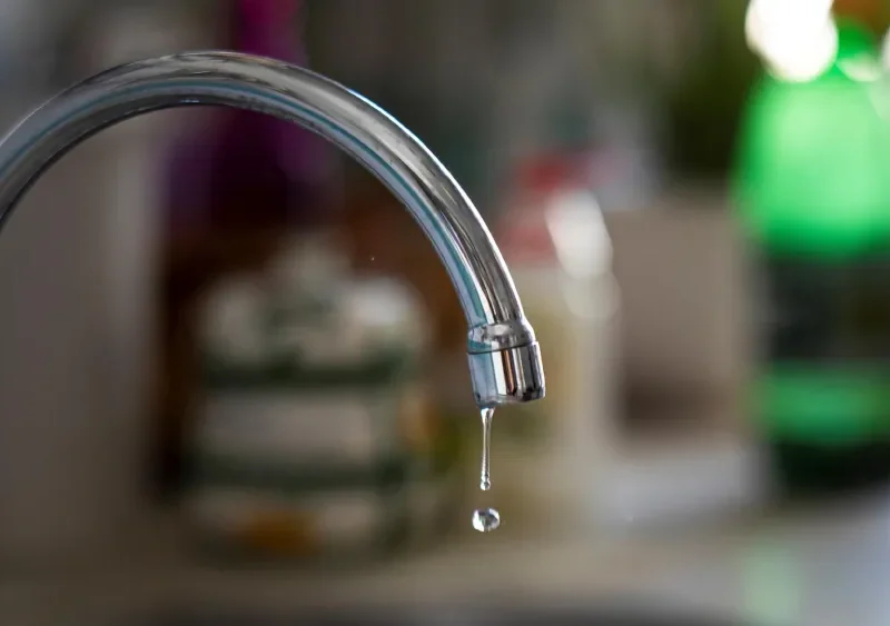 Archivo - Imágenes de recurso de un grifo de agua para uso doméstico goteando - María José López - Europa Press - Archivo