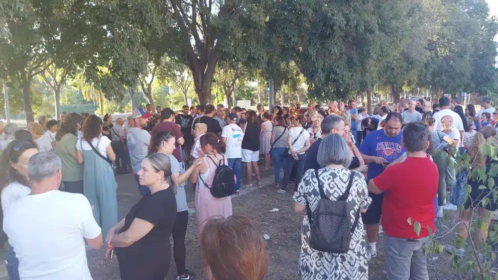 Vecinos de San Jerónimo en la manifestación contra la construcción de un "albergue". SA