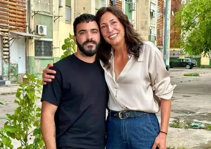 El 'influencer' Manuel Jiménez y la consejera de Inclusión Social, Juventud, Familias e Igualdad, Loles López. - JUNTA DE ANDALUCÍA