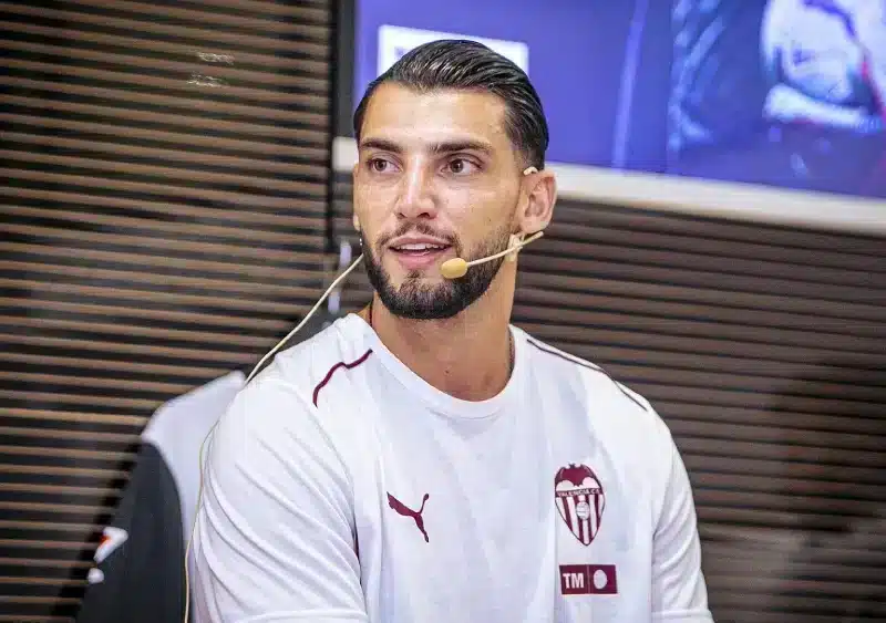 Rafa Mir en su presentación como nuevo futbolista del Valencia CF