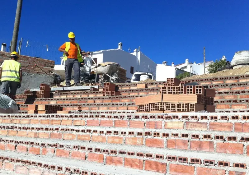 Archivo - Obras, obreros, albañil, trabajo - EUROPA PRESS/ DIPUTACIÓN - Archivo