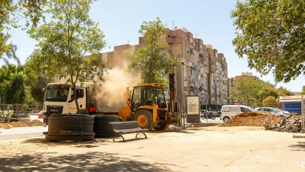 Obras de construcción del tramo norte de la línea tres del metro en Pino Montano - FRANCISCO J. OLMO / EUROPA PRESS