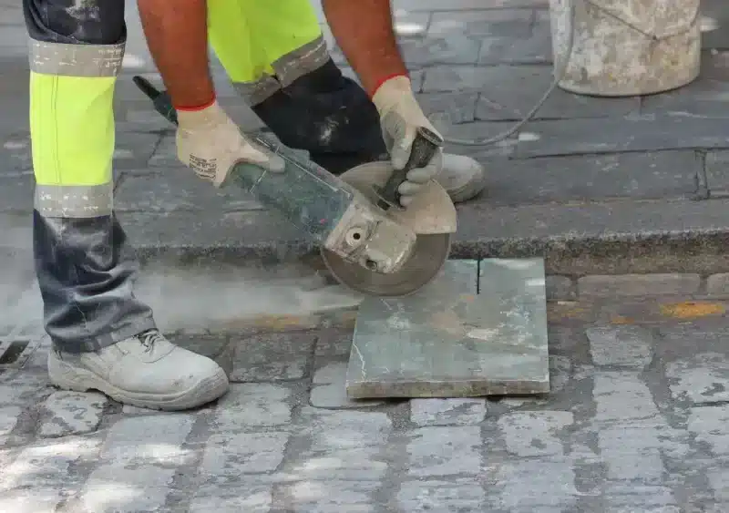Archivo - Detalle de las obras de repavimentación de la calle Alemanes. - ROCÍO RUZ / EUROPA PRESS - Archivo