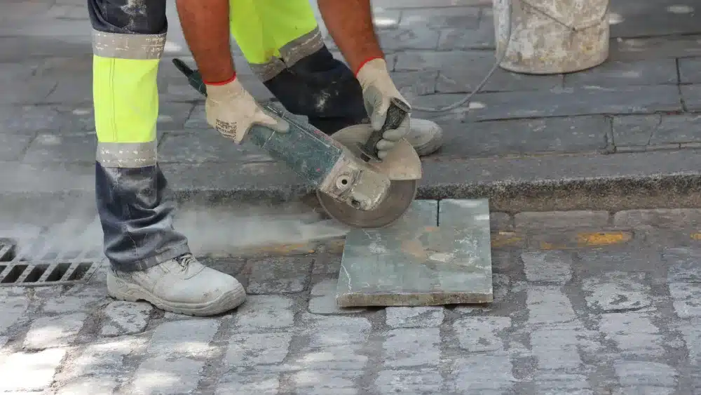Archivo - Detalle de las obras de repavimentación de la calle Alemanes. - ROCÍO RUZ / EUROPA PRESS - Archivo
