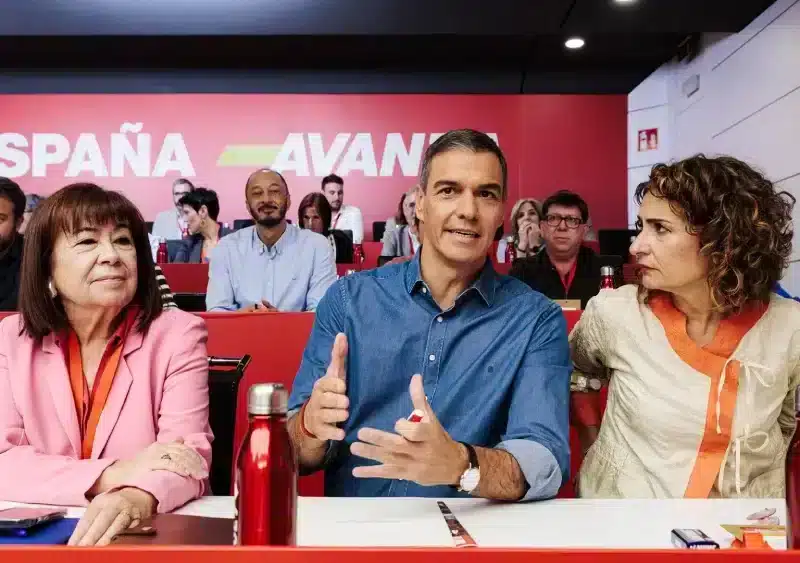 (I-D) La presidenta del PSOE, Cristina Narbona, el presidente del Gobierno y Secretario General del PSOE, Pedro Sánchez y la vicesecretaria general del PSOE, vicepresidenta primera del Gobierno y ministra de Hacienda, María Jesús Montero, durante la reuni - Carlos Luján - Europa Press