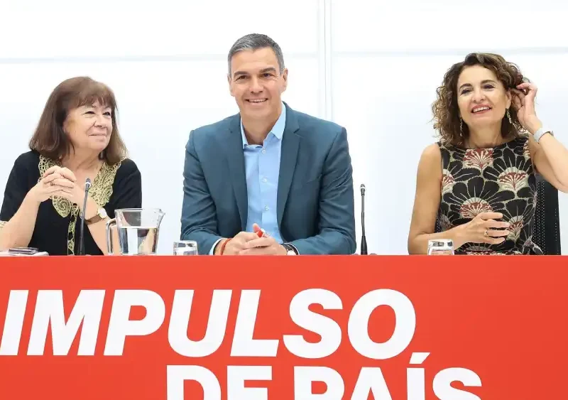 (I-D) La presidenta del PSOE, Cristina Narbona, el presidente del Gobierno y Secretario General del PSOE, Pedro Sánchez y la vicesecretaria general del PSOE, vicepresidenta primera del Gobierno y ministra de Hacienda, María Jesús Montero, durante la reuni - Marta Fernández - Europa Press