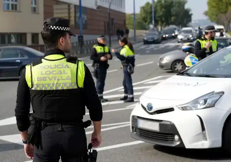 Archivo - Policías locales de Sevilla. Imagen de archivo. - María José López -