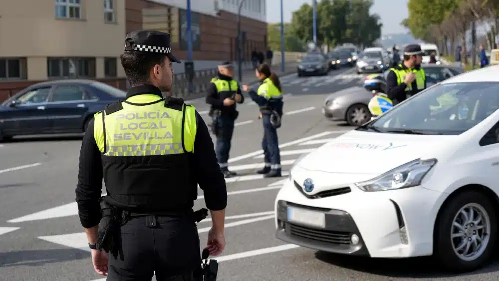 Archivo - Policías locales de Sevilla. Imagen de archivo. - María José López -