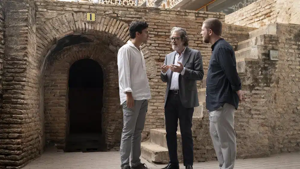 Encuentro con la prensa en el Centro de cer mica de Triana con Riqueni y Hurtado, en presencia del director de la Bienal. - LAURA LEON/LA BIENAL