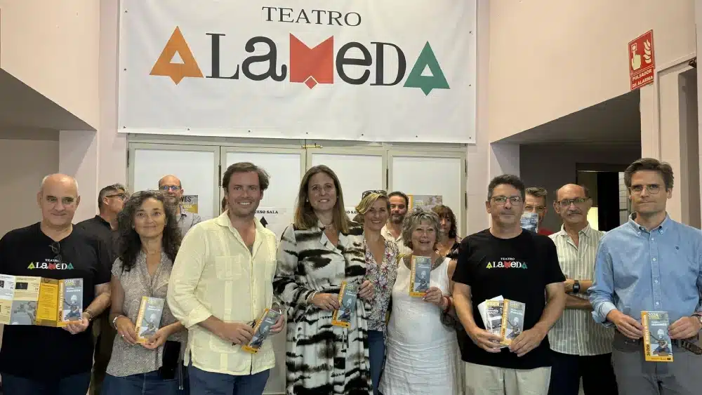 La delegada de Cultura, Angie Moreno, en la presentación de la nueva temporada del Teatro Alameda. - AYTO.DE SEVILLA