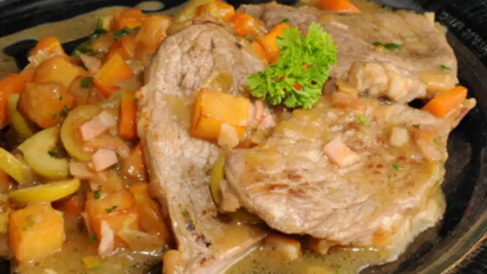 Imagen de un plato de ternera a la sevillana