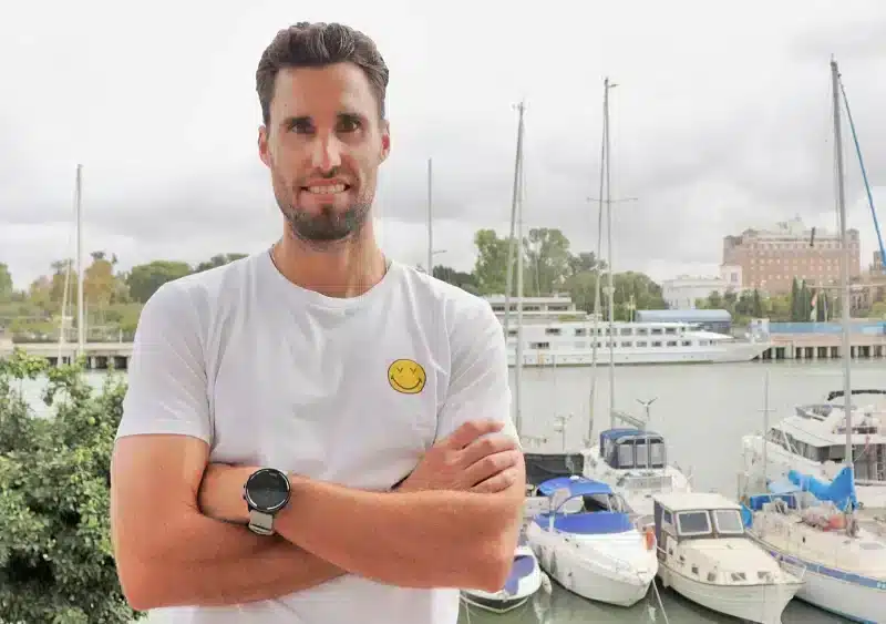 Jaime Canalejo atiende a Sevilla Actualidad en el Club Nautico / Coral Gata