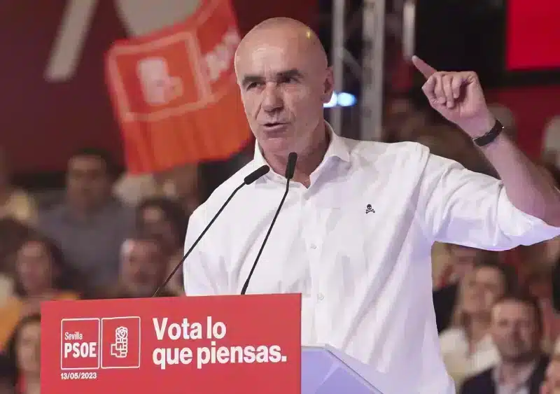 Archivo - El candidato del PSOE a la Alcaldía de Sevilla, Antonio Muñoz, interviene durante un acto de campaña el pasado año. - Joaquin Corchero - Europa Press - Archivo