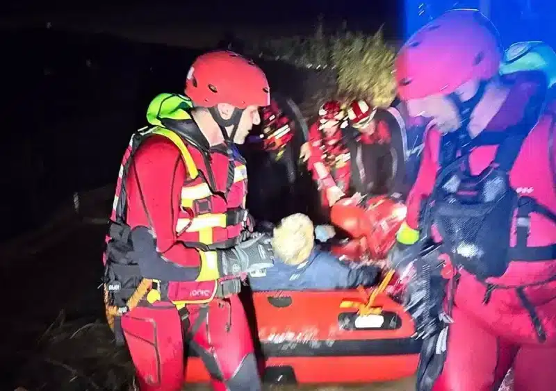 Efectivos de los bomberos del Aljarafe en un rescate por el temporal este pasado miércoles - BOMBEROS DEL ALJARAFE