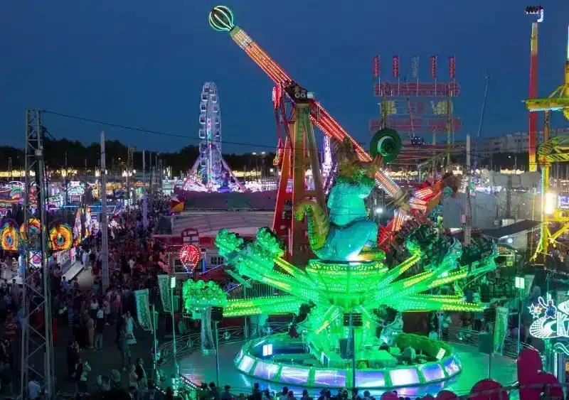 Archivo - Vista general de las atracciones de la Calle de Infierno - María José López - Europa Press - Archivo