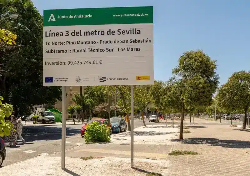 Archivo - Obras de construcción de la línea 3 del Metro de Sevilla en el barrio de Pino Montano. - FRANCISCO J. OLMO / EUROPA PRESS - Archivo