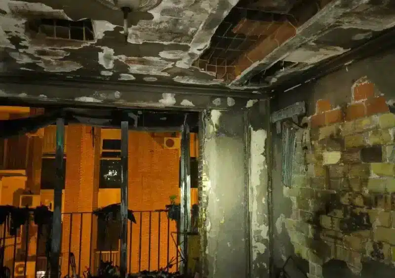 Estado en el que ha quedado la vivienda incendiada - BOMBEROS DEL ALJARAFE