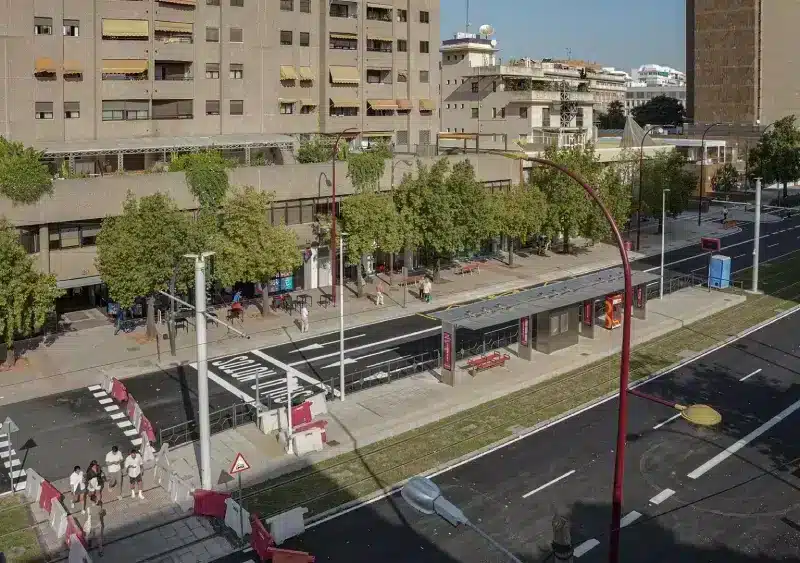 La avenida Luis de Morales tras la obra por la ampliación del tranvía - María José López - Europa Press