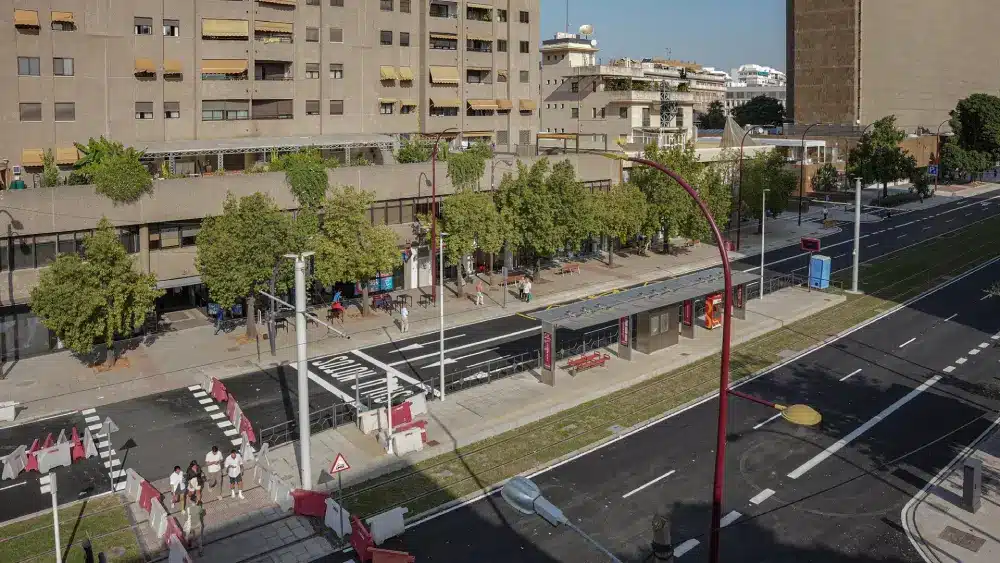 La avenida Luis de Morales tras la obra por la ampliación del tranvía - María José López - Europa Press
