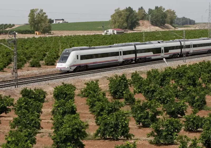 Archivo - Tren de Media Distancia. - RENFE - Archivo