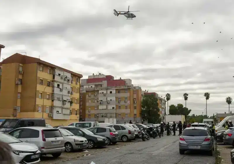 Imágenes de la operación policíal contra el narcotráfico en el barrio sevillano de las Tres Mil Viviendas, realizada el pasado 18 de octubre. - Francisco J. Olmo - Europa Press