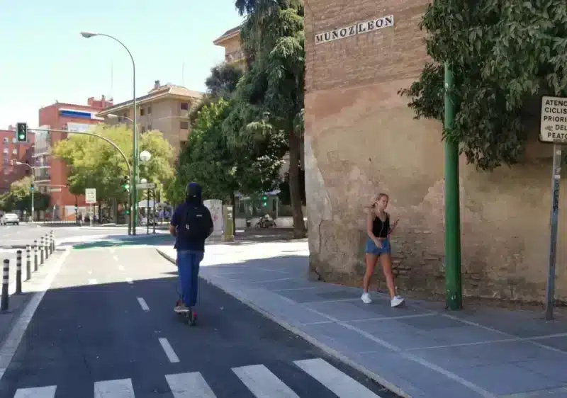 Archivo - El Ayuntamiento de Sevilla destina casi 200.000 euros a seguridad vial con señalización inteligente en pasos de peatones. - AYUNTAMIENTO DE SEVILLA - Archivo