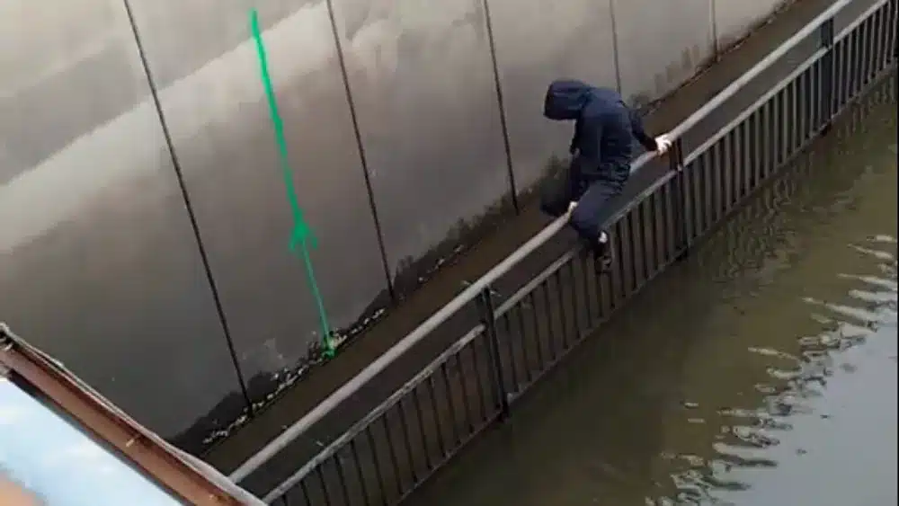 Imagen del paso subterráneo de la a-92 en Torreblanca hace días. @Sevillasucia