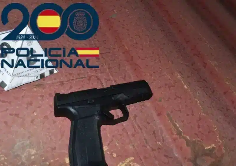 Imagen de la pistola intervenida - POLICÍA NACIONAL