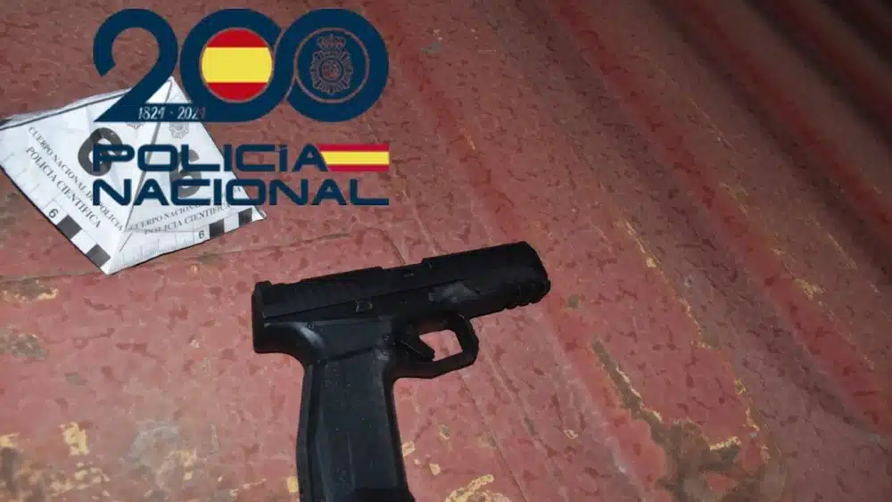 Imagen de la pistola intervenida - POLICÍA NACIONAL