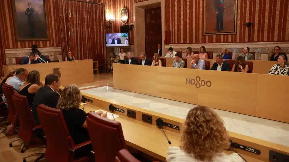 Archivo - Vista general del salón Colón del Ayuntamiento de Sevilla, donde se celebra el pleno - Rocío Ruz - Europa Press - Archivo