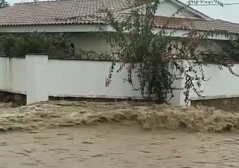 Riada en la urbanización Entrearroyos en Carmona. SA