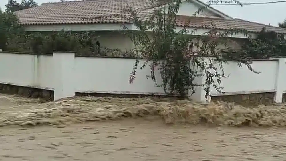 Riada en la urbanización Entrearroyos en Carmona. SA