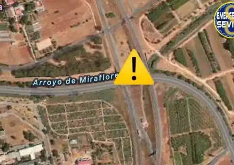 Cortado el tráfico en la SE-020 por el desbordamiento de un arroyo - EMERGENCIAS SEVILLA