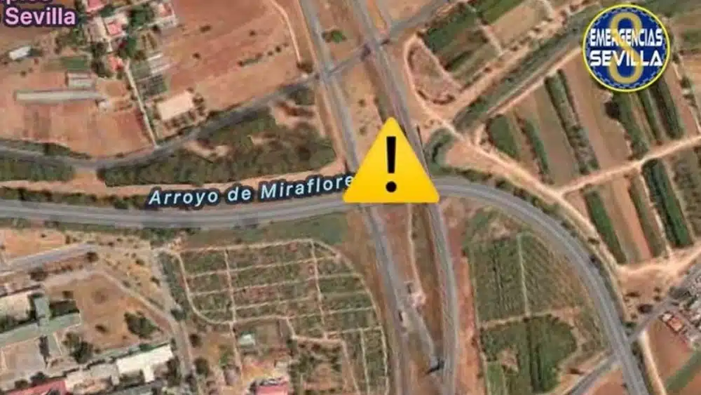 Cortado el tráfico en la SE-020 por el desbordamiento de un arroyo - EMERGENCIAS SEVILLA