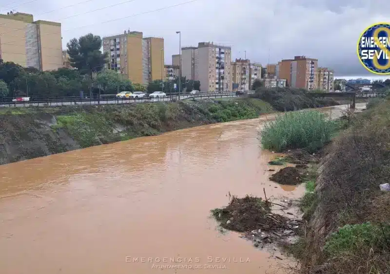 El Tamarguillo a su paso por Miraflores. Emergencias Sevilla